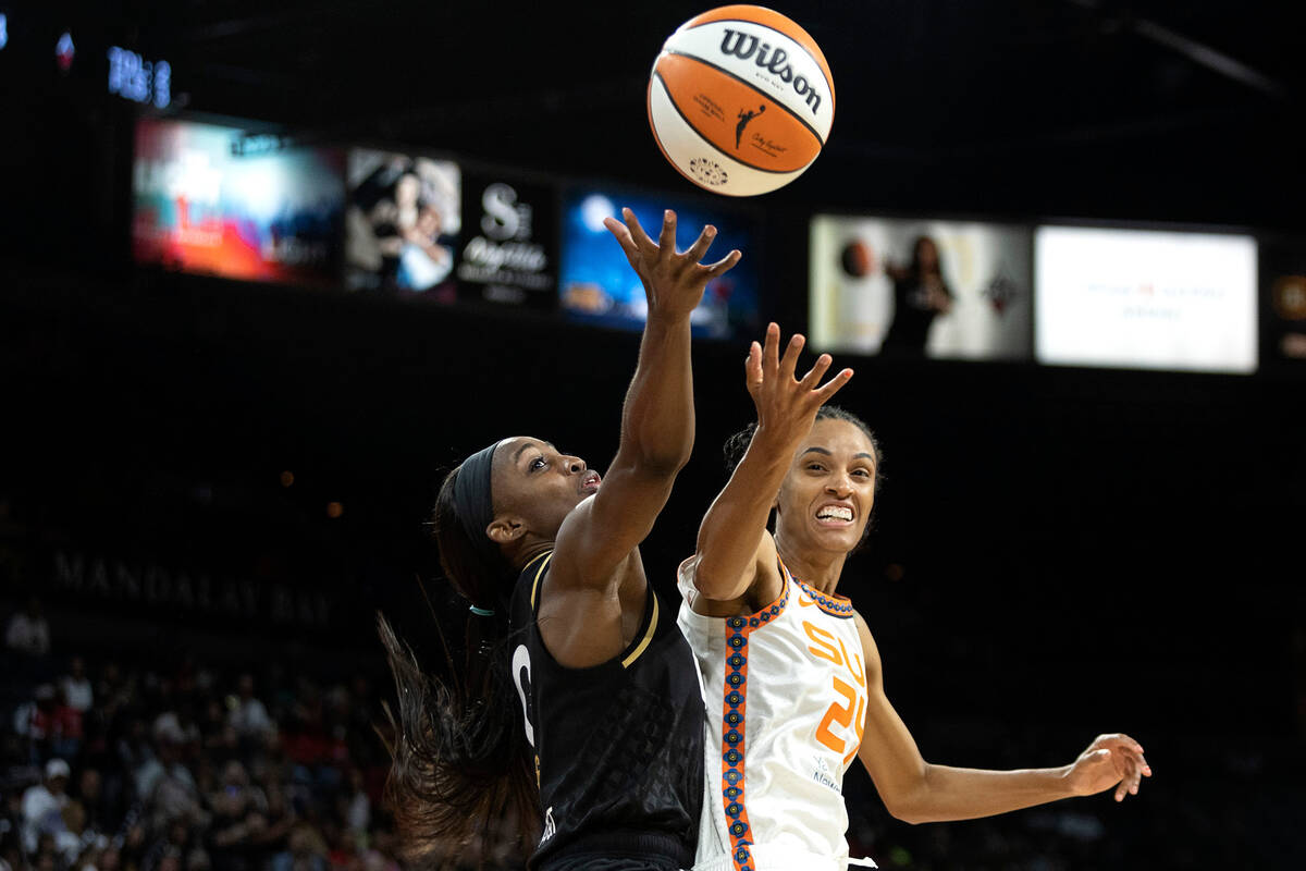 Final WNBA: Aces Jackie Young dengan DeWanna Bonner dari Sun