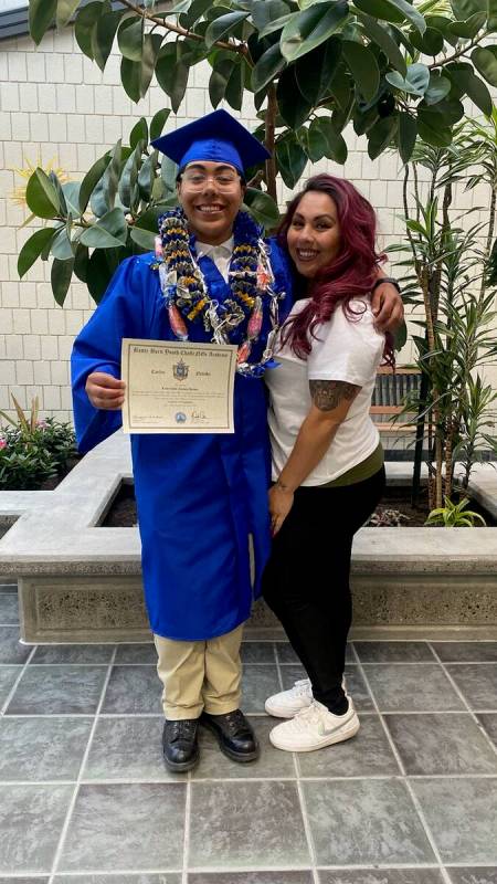 Las Vegas 17-year-old Esmeralda Bueno, left, is pictured with her mother, Nichol Zamora, on gra ...