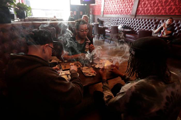 Nevada to begin marijuana lounge application process in October