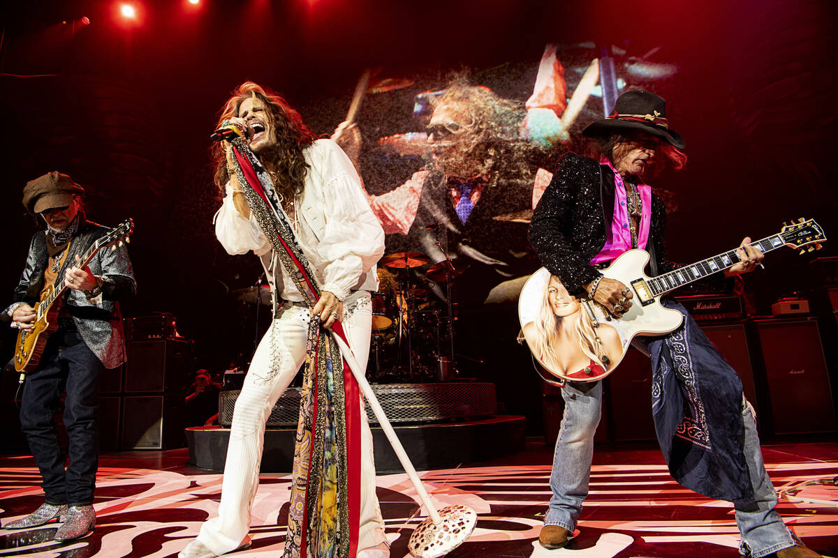 Aerosmith kembali ke the Strip dengan penampilan gaduh ‘Deuces are Wild’