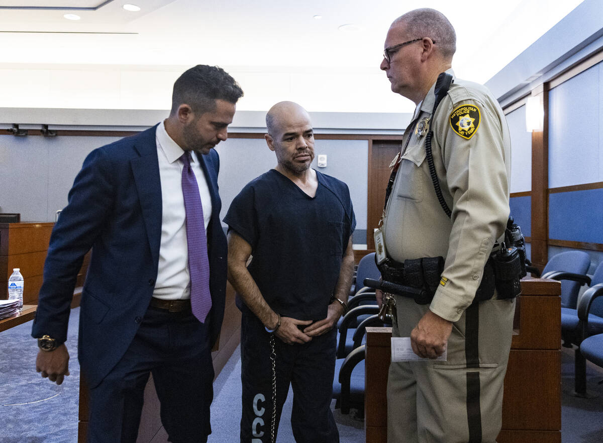 Outgoing Clark County Public Administrator Robert Telles, center, leaves the courtroom with Dav ...