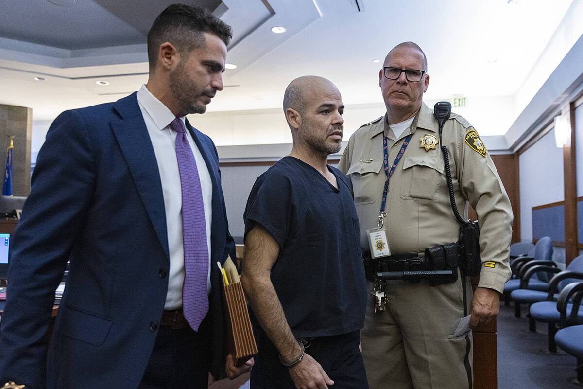 Outgoing Clark County Public Administrator Robert Telles, center, leaves the courtroom with Dav ...