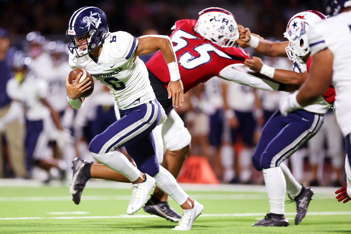 Kamehameha Kapalama's quarterback Kealii Ah Yat (6) runs the ball in the first half of a footba ...