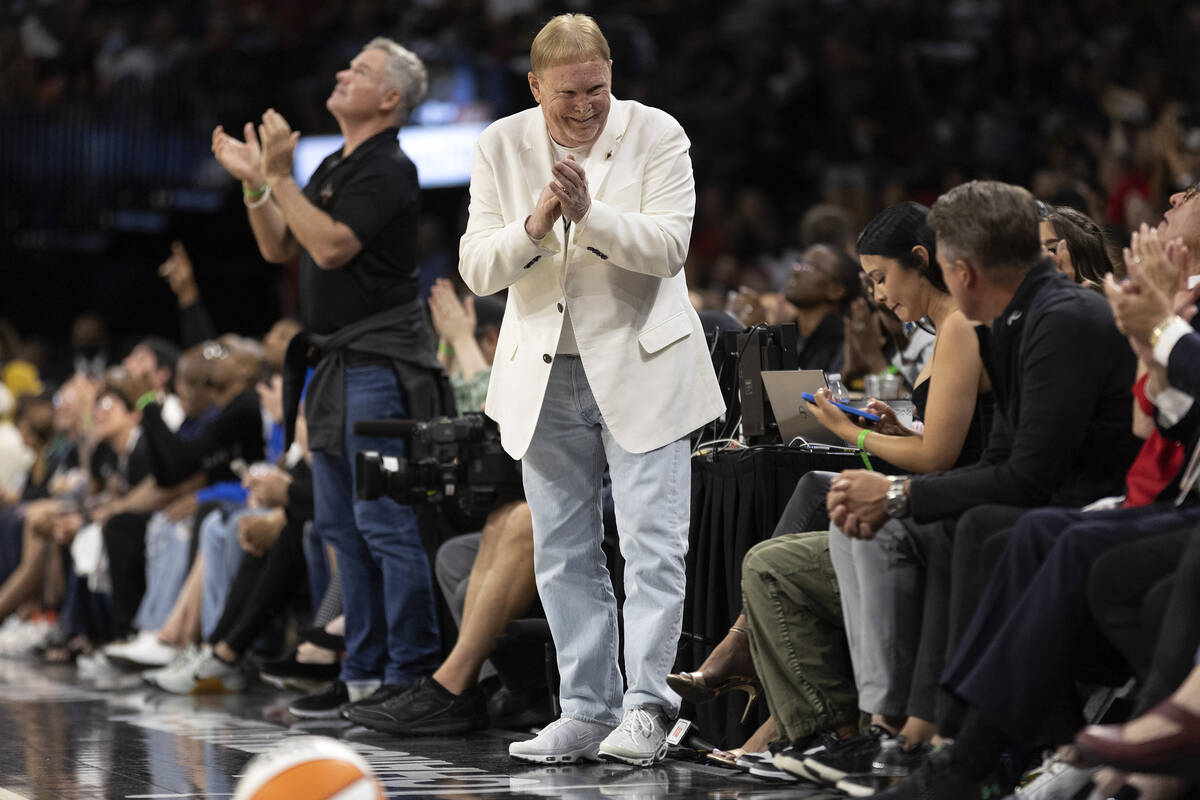 Mark Davis memilih Las Vegas Aces atas Raiders pada hari Minggu