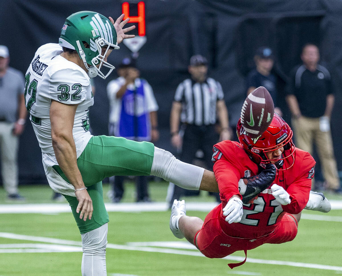 UNLV Rebels defensive back BJ Harris (21) takes a cleat to the chin while blocking a kick by No ...