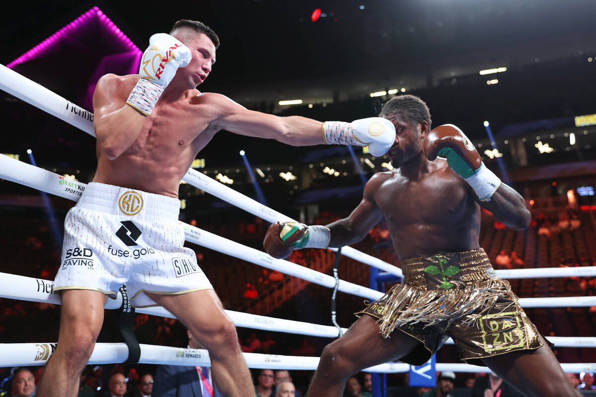 Kieron Conway, right, connects a punch against Austin Williams in the fifth round of a middlewe ...