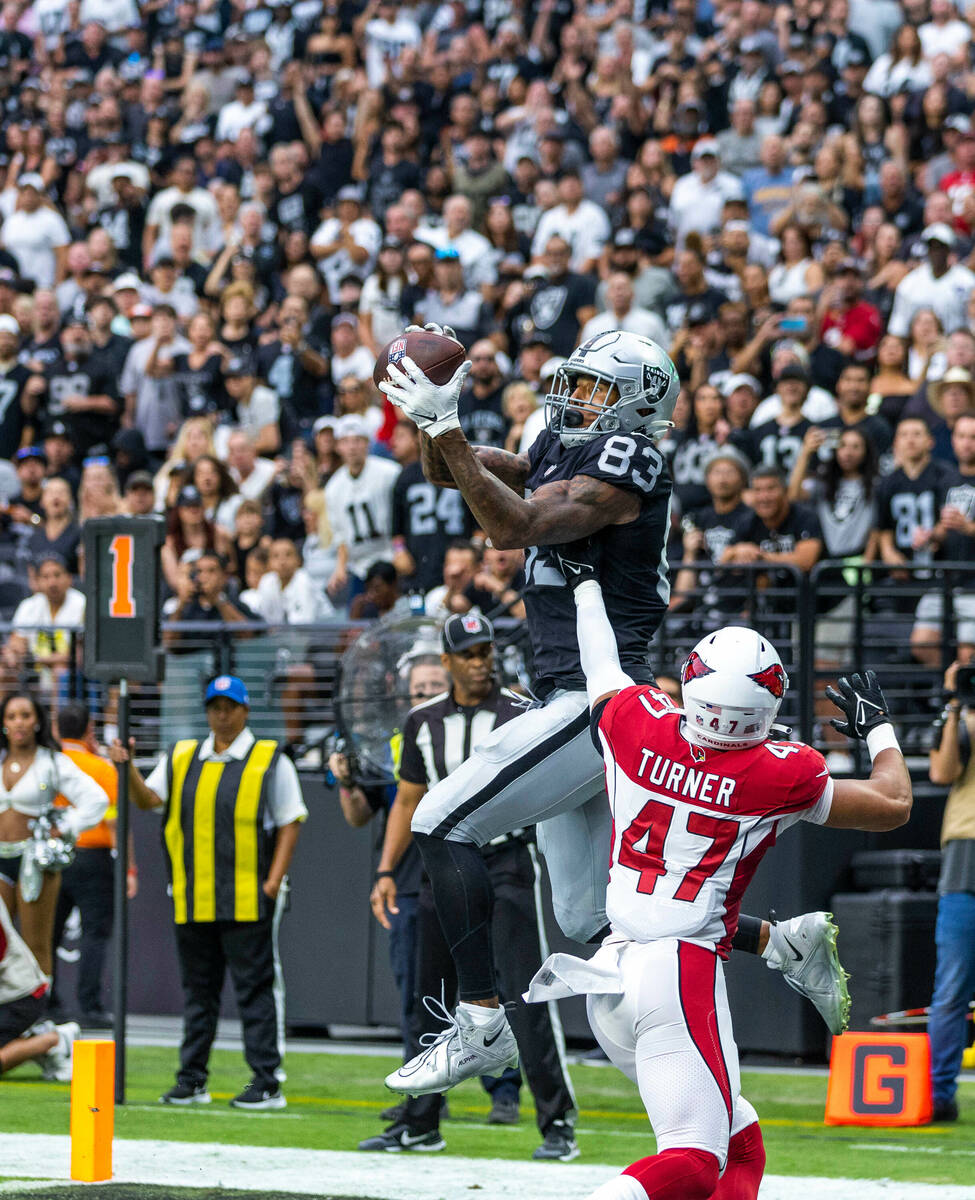 Raiders tight end Darren Waller (83) goes up high to Catcha touchdown pass over Arizona Cardina ...
