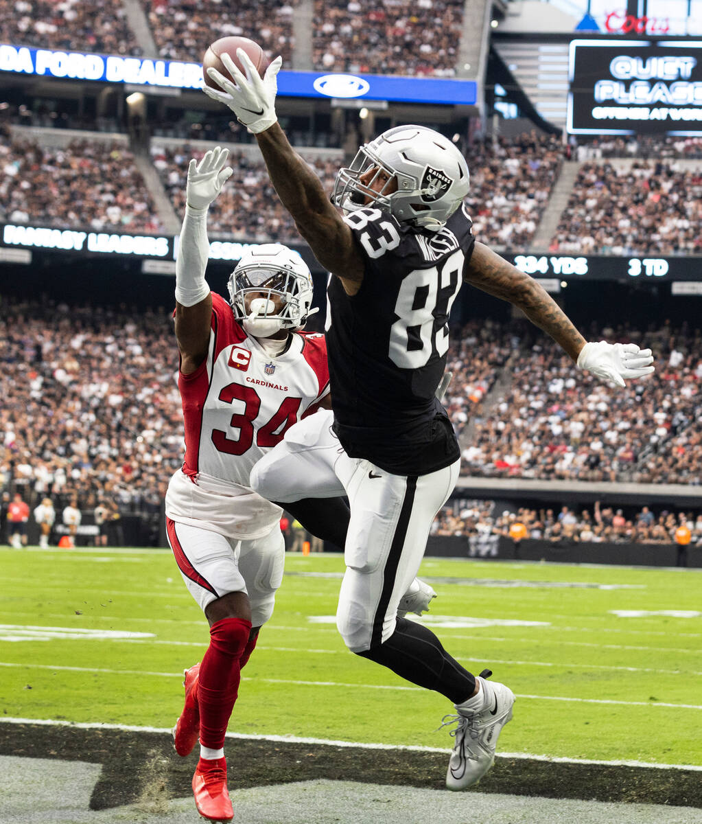 Raiders tight end Darren Waller (83) stretches but unable to catch the ball as Arizona Cardinal ...