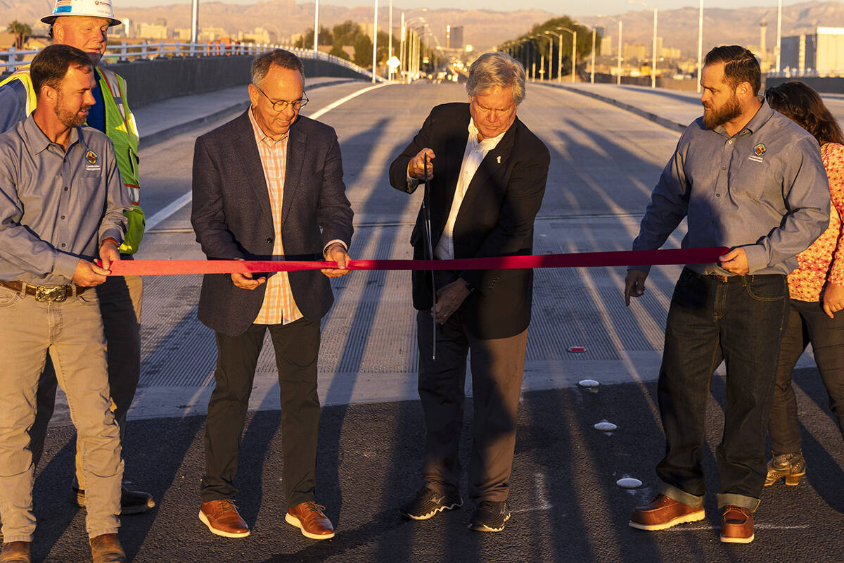 Clark County Commissioner Chairman Jim Gibson, second left, and Commissioner Tick Segerblom, ce ...