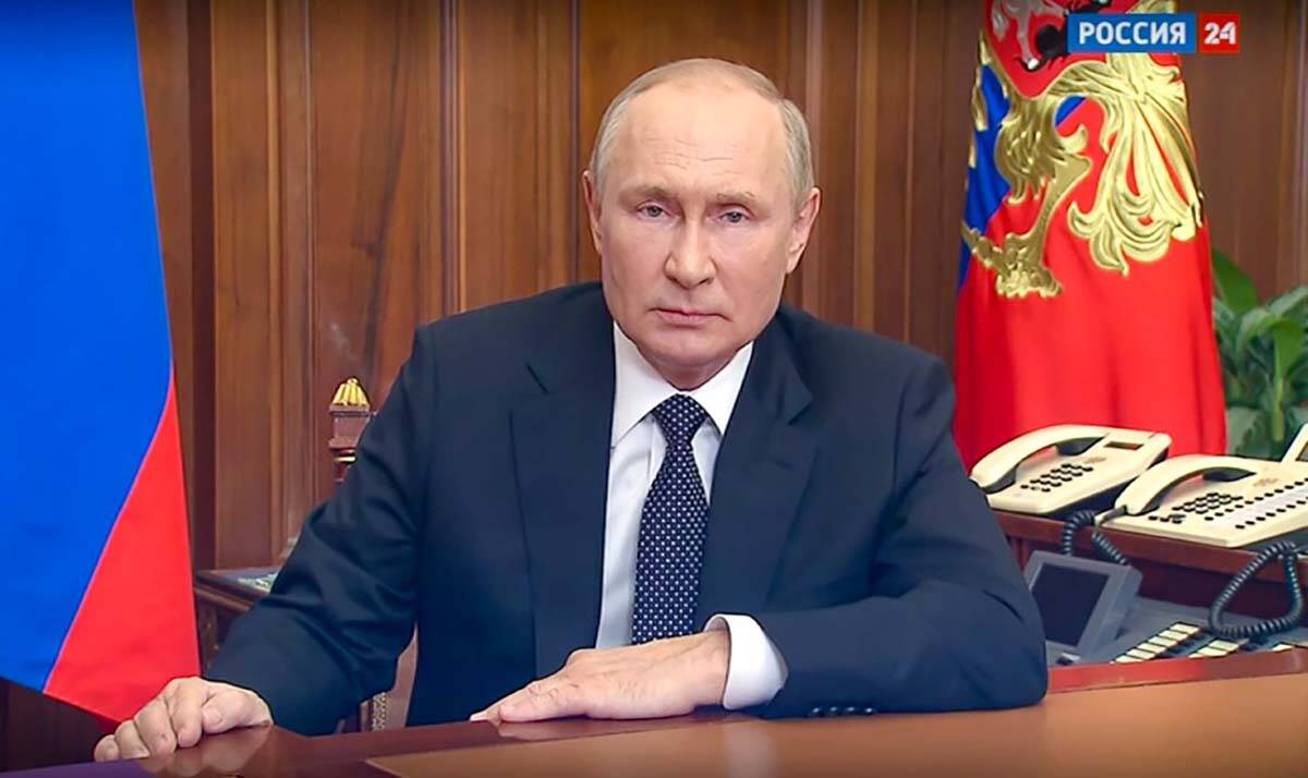 Orang Rusia bergegas untuk penerbangan di tengah panggilan sebagian cadangan