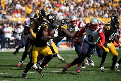 Pittsburgh Steelers running back Najee Harris (22) carries the ball in the second half during a ...