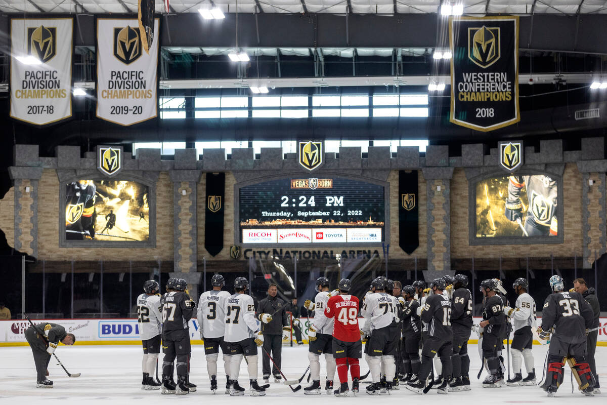 Mark Stone Golden Knights berlatih pada hari pertama kamp pelatihan