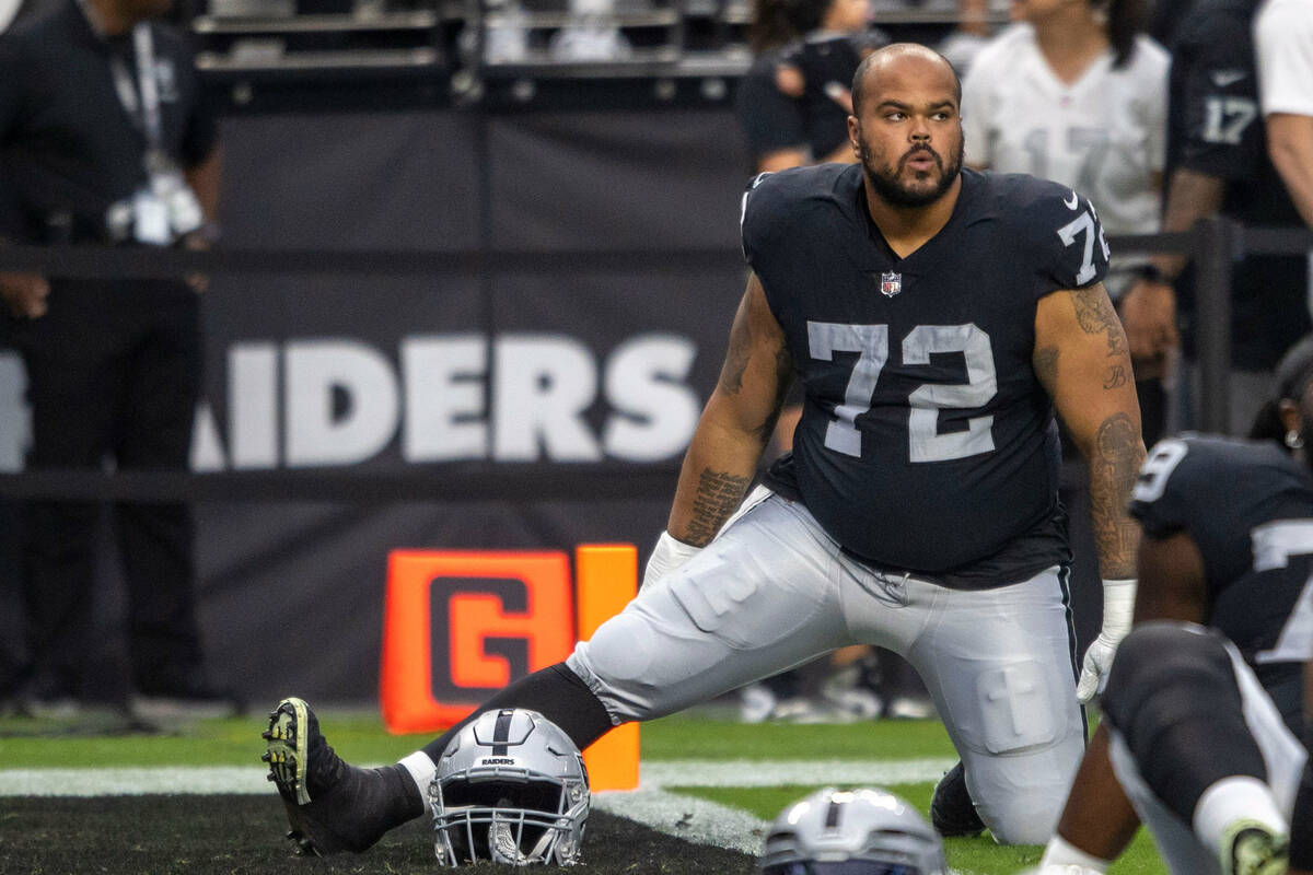 Jermaine Eluemunor dari Raiders terhibur setelah kematian Ratu Elizabeth