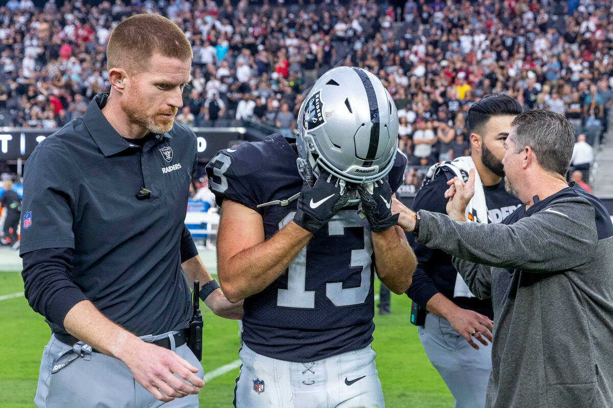 Raiders ‘Hunter Renfrow, Denzel Perryman melewatkan pertandingan Titans