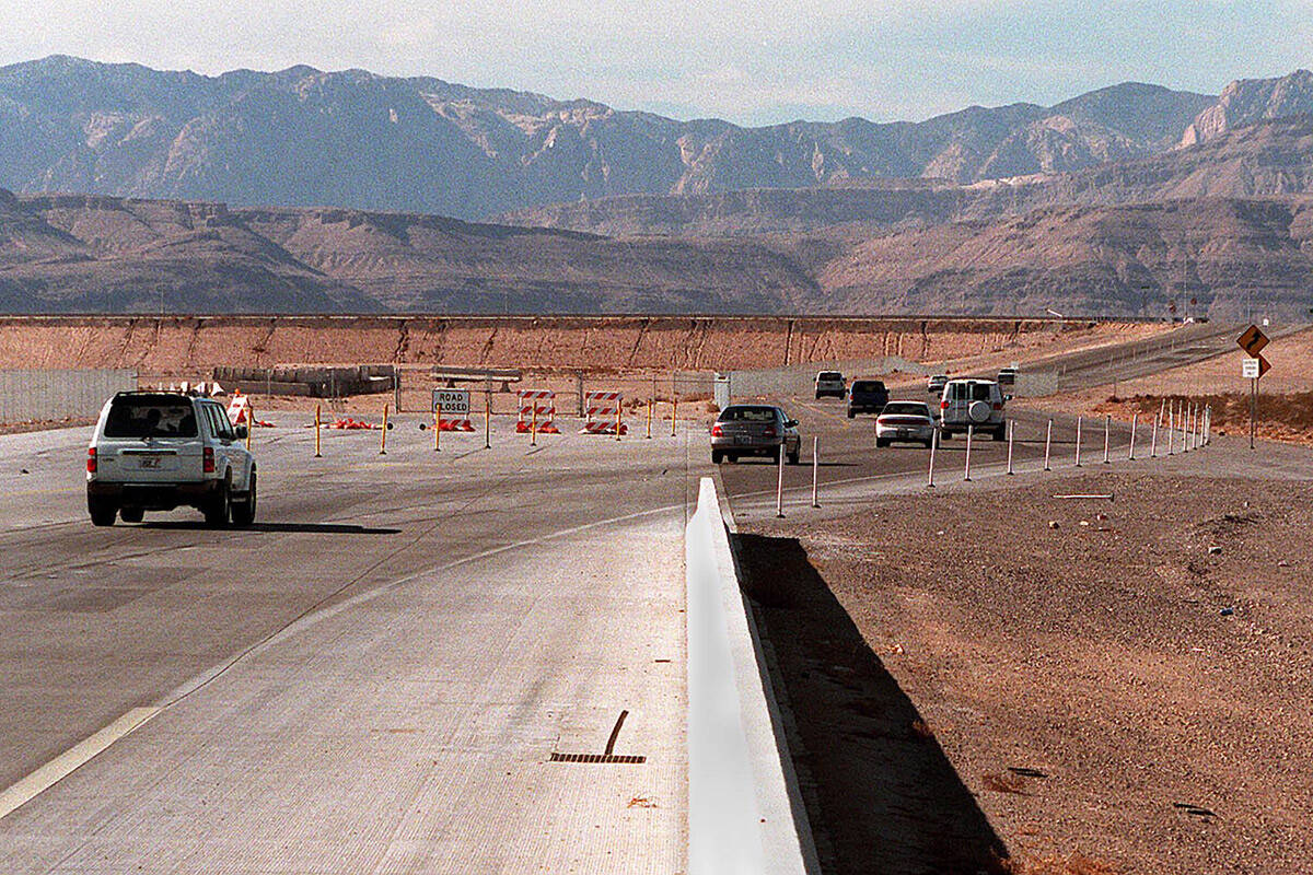 End of Beltway near Decatur looking west on Jan. 23, 2001. (Gary Thompson/Las Vegas Review-Journal)