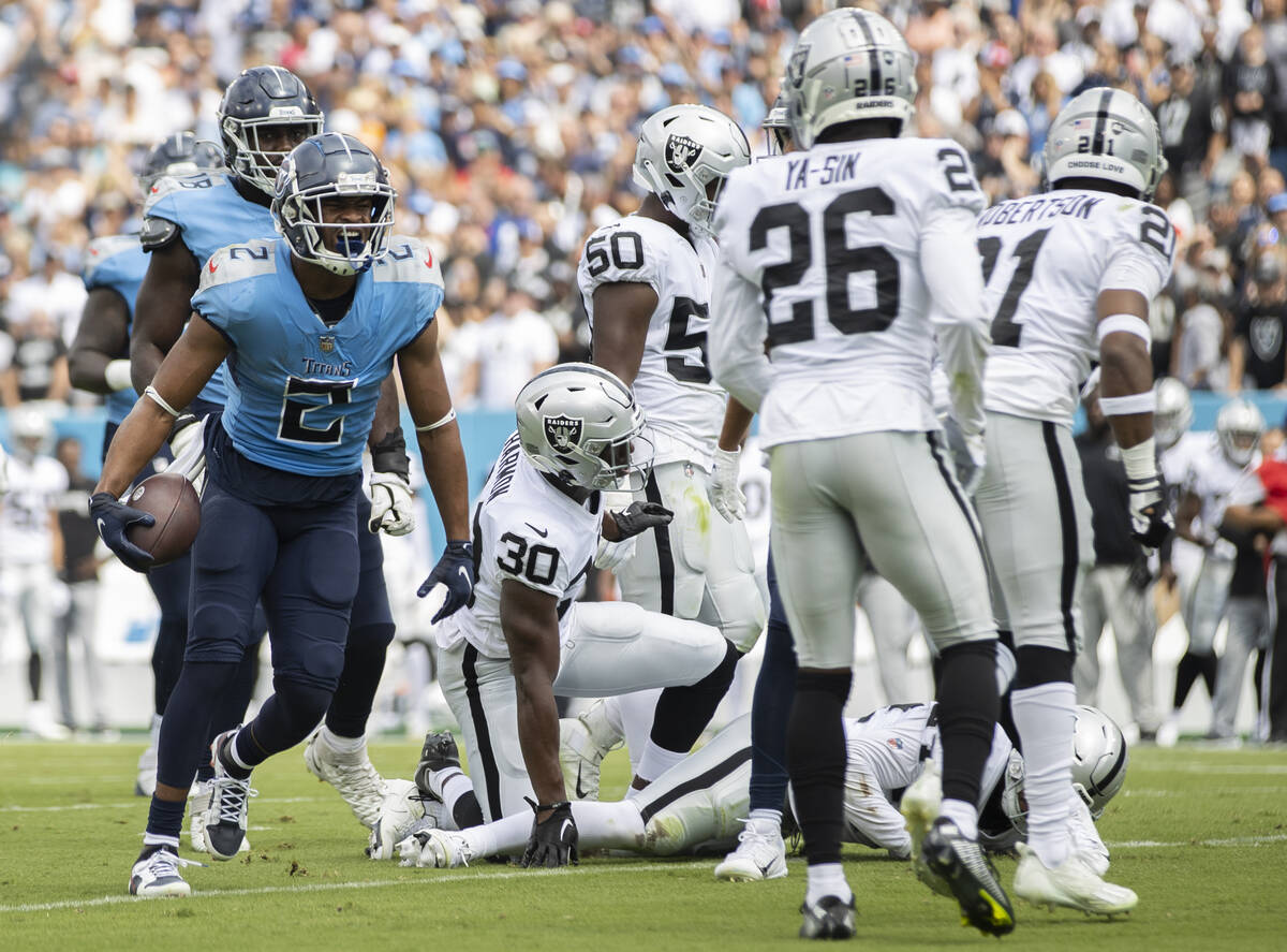 Tennessee Titans wide receiver Robert Woods (2) celebrates a big play in the first half during ...