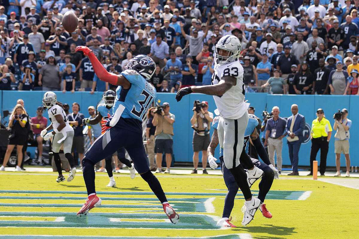 Tennessee Titans safety Kevin Byard (31) breaks up a two point conversion attempt targeting Rai ...