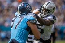 Raiders linebacker Divine Deablo (5) tries to tackle Tennessee Titans tight end Geoff Swaim (87 ...