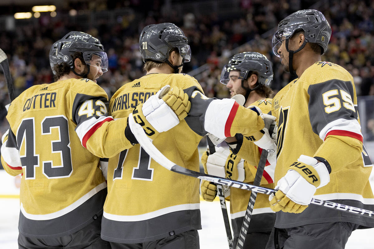 Paul Cotter dari Golden Knights membuat daftar kasus melawan Avalanche