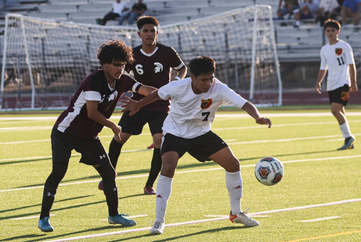 Las Vegas' Daryan Coronel (7) moves the ball under pressure from Cimarron-Memorial during a soc ...