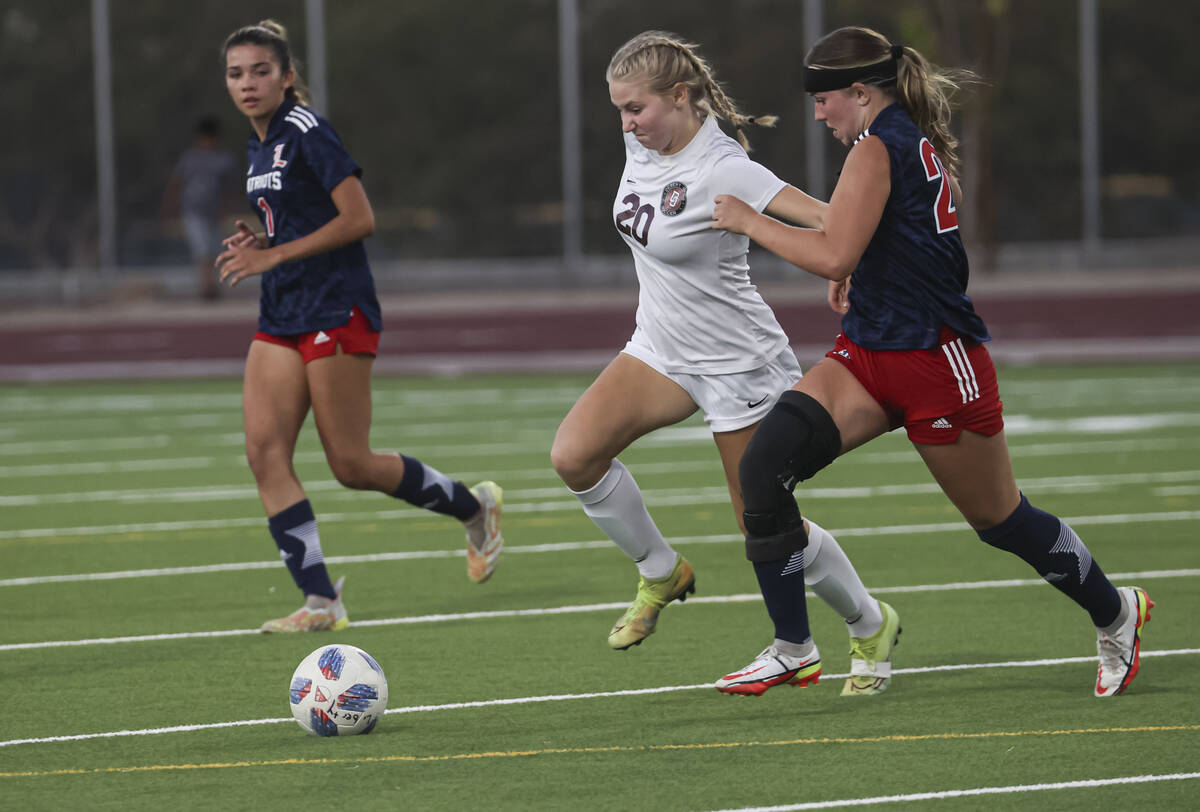 Desert Oasis' Skylar Callaway (20) moves the ball under pressure from Liberty's Madisyn Marches ...