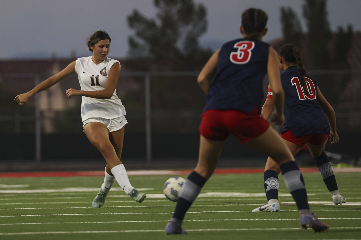 Desert Oasis' Angelina Labrague (11) passes the ball during a soccer game at Liberty High Schoo ...