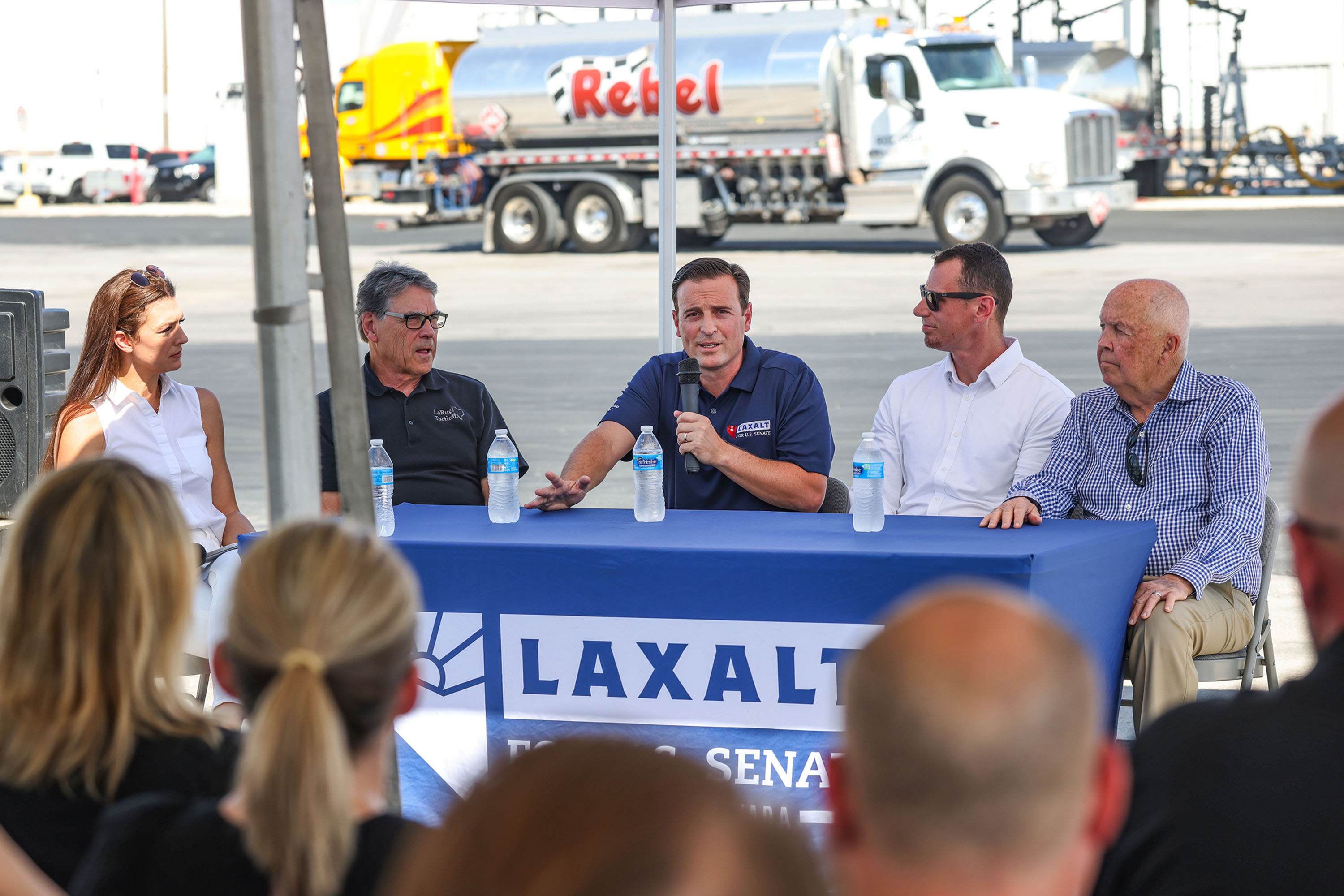 Mantan Sekretaris Energi Perry menunggu Laxalt di Las Vegas