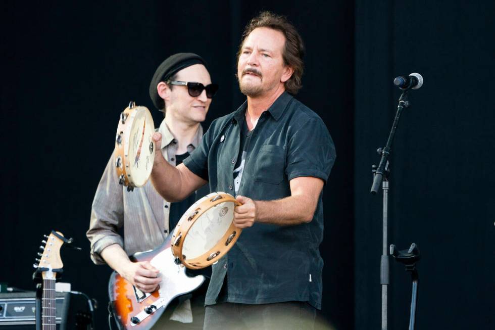 Eddie Vedder tampil di Bourbon and Beyond Music Festival di Kentucky Exposition Center pada hari Sabtu ...