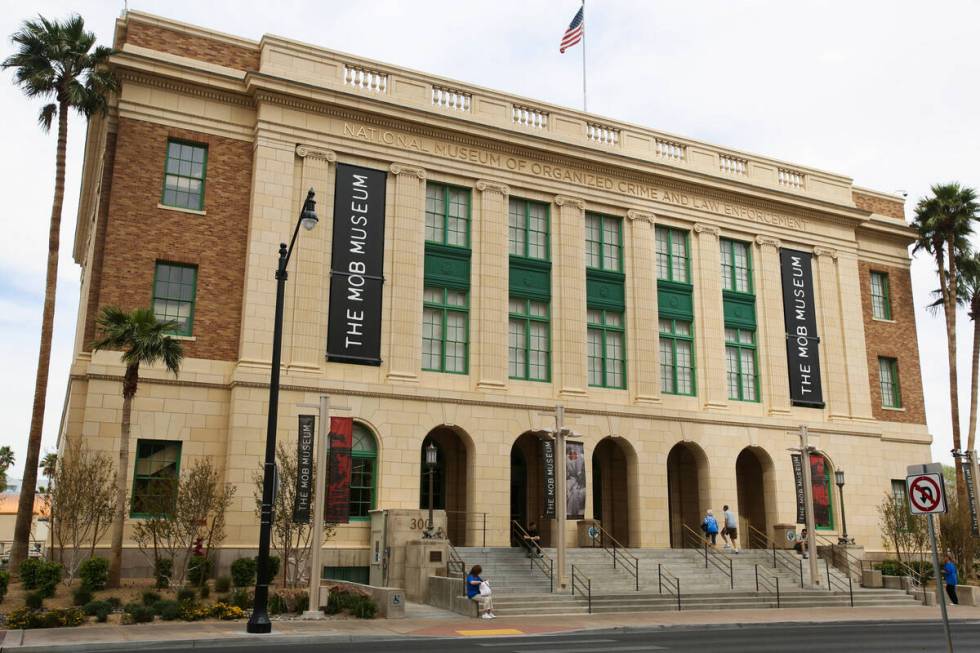 The Mob Museum di 300 Stewart Avenue awalnya adalah Gedung Pengadilan Federal Amerika Serikat dan...