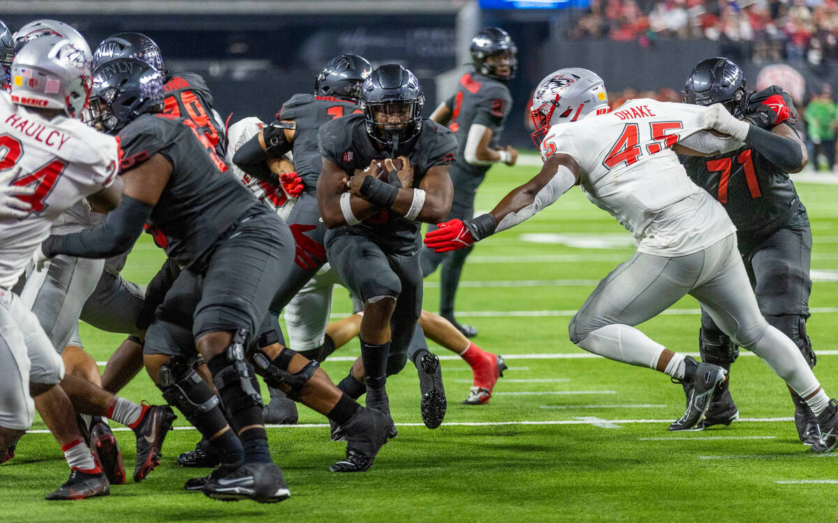 UNLV Rebels running back Aidan Robbins (9) eyes the end zone as New Mexico Lobos defensive end ...