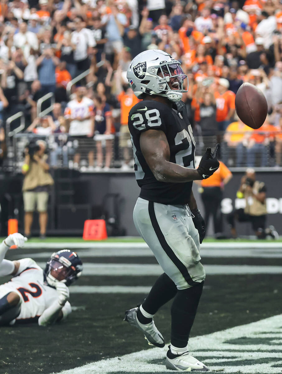 Raiders running back Josh Jacobs (28) scores a touchdown against the Denver Broncos during the ...