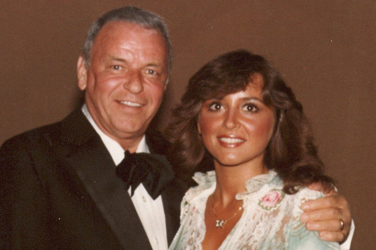 Frank Sinatra melindungi Marlene Ricci dari menjadi kepala Klub Amerika Italia