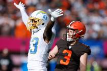 Cleveland Browns place kicker Cade York (3) watches the ball after attempting a field goal as L ...