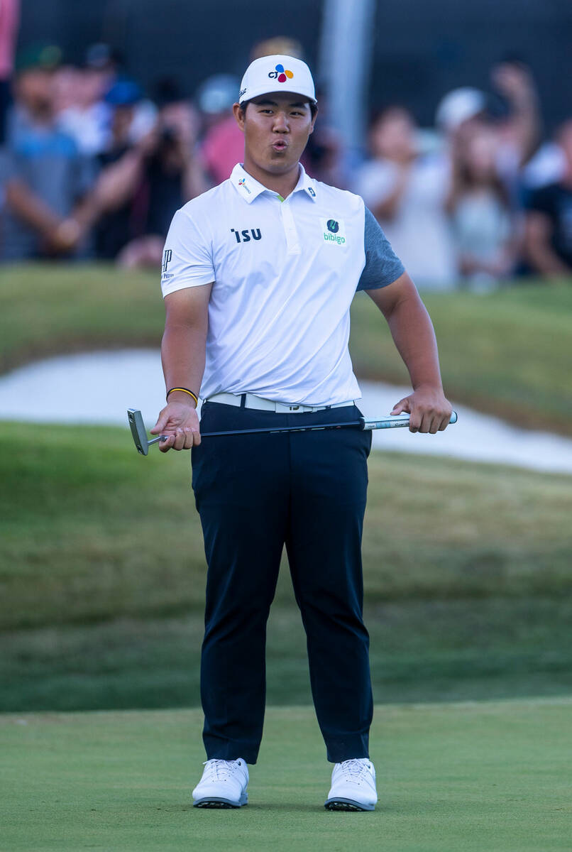 Tom Kim just misses a long putt for the win on the 18th green during the final day of play in t ...