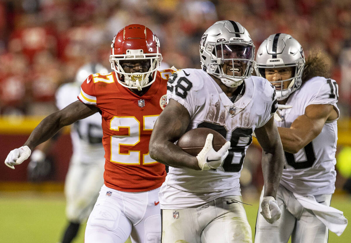 Raiders running back Josh Jacobs (28) breaks free on a big run as Kansas City Chiefs cornerback ...