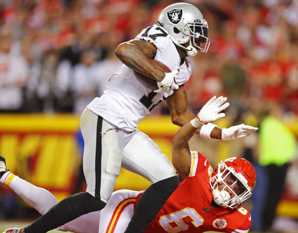 How the Chiefs survived thriller over the Raiders, 30-29: Live updates -  The Athletic