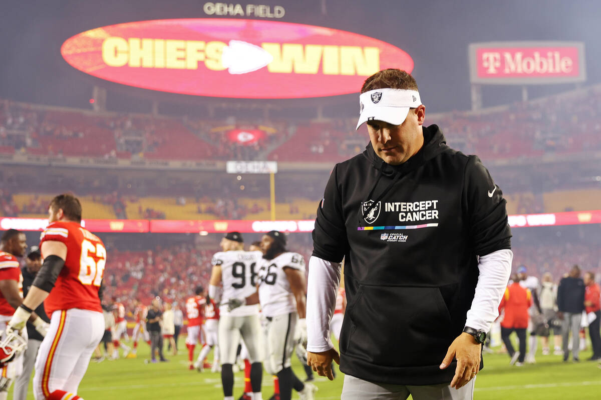 Raiders players 'all on board' with Josh McDaniels' decision to go for two  late in loss to Chiefs