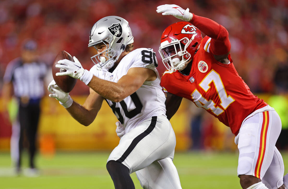 Raiders tight end Jesper Horsted (80) makes a catch under pressure from Kansas City Chiefs line ...