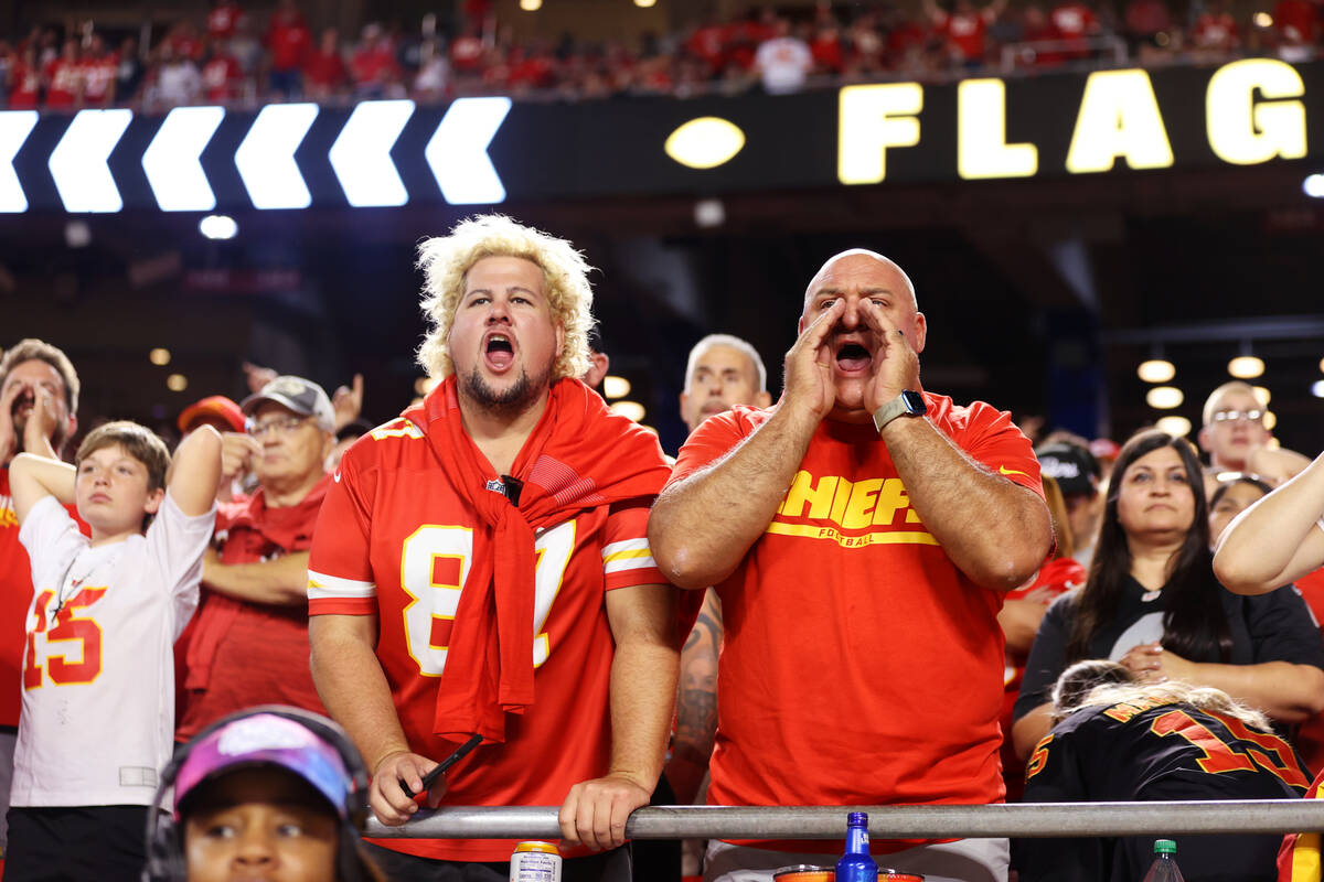 How the Chiefs survived thriller over the Raiders, 30-29: Live updates -  The Athletic
