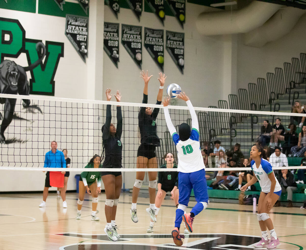 Palo Verde’s Peyton Reese (5) and Naomi White (8) block the ball during a volleyball gam ...