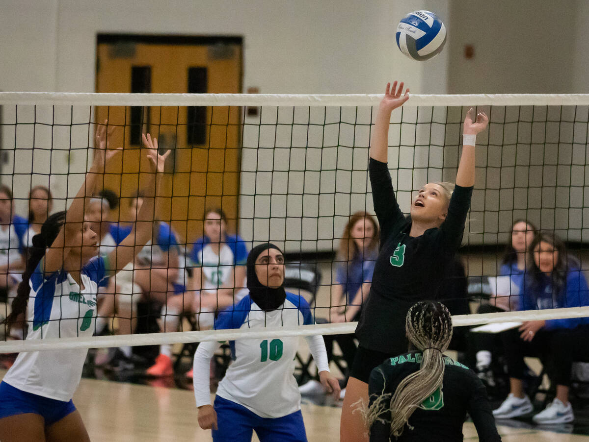Palo Verde’s Corynne Hausler (3) bumps during a volleyball game at Palo Verde high schoo ...
