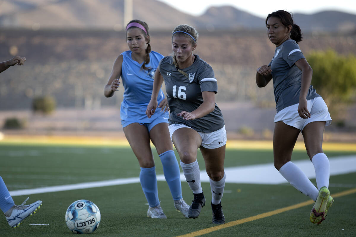 Arbor View’s Isabella Srodes (16) dribbles up the field while Foothill’s Isabelle ...