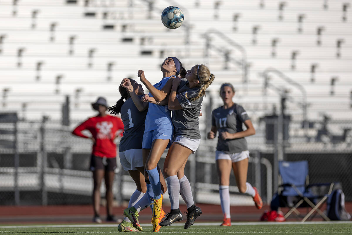 Foothill’s Madison Ybarra, center left, and Arbor View’s Isabella Srodes, center ...