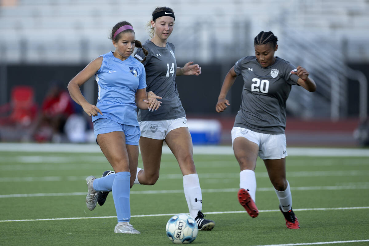 Foothill’s Isabelle Simoneau, left, Arbor View’s Madison Little (14) and Arbor Vi ...