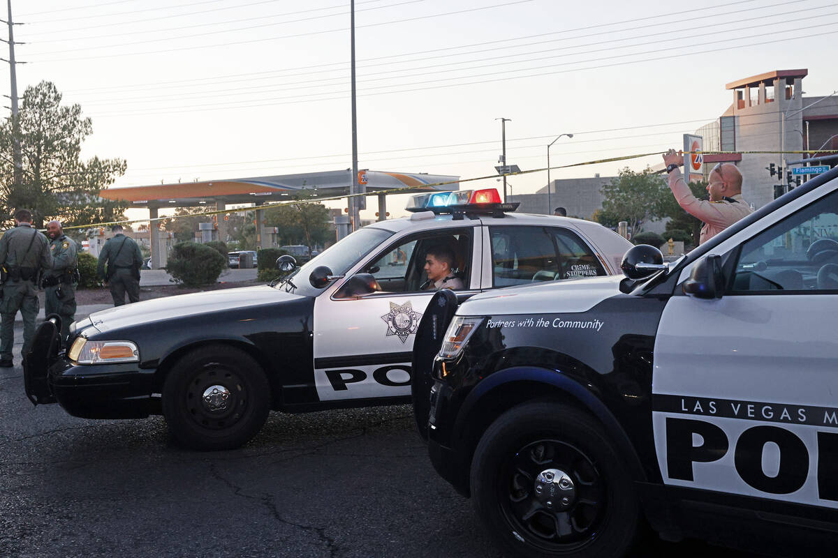 Las Vegas police investigate around 800 block of East Flamingo Road after a shooting, Thursday, ...