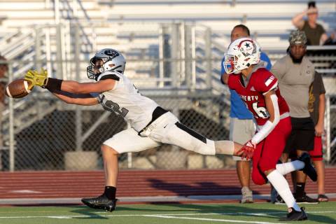 Palo Verde tight end Jake Fields (22) misses the catch on a touchdown pass while Liberty&#x201 ...