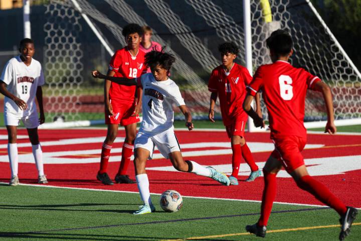 Desert Oasis' Michael Cruzado (4) kicks the ball during a soccer game at Western High School on ...