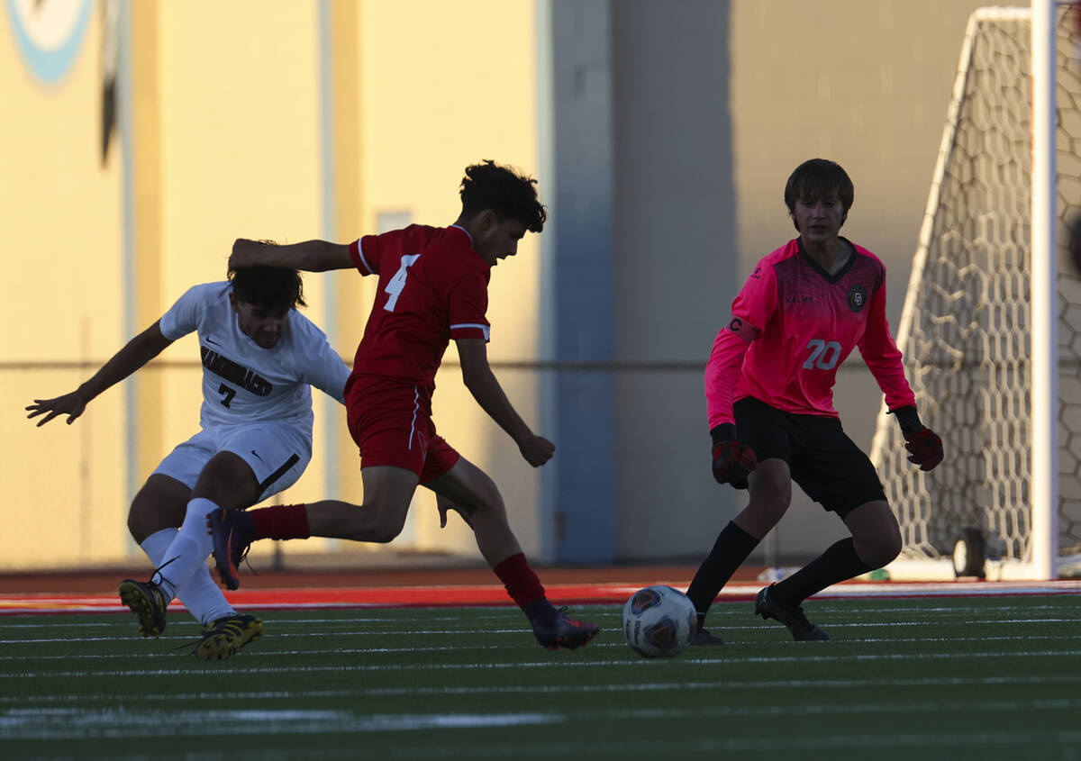 Western's Angel Ornelas (4) looks to attempt a shot against Desert Oasis goalkeeper Kenton Geli ...