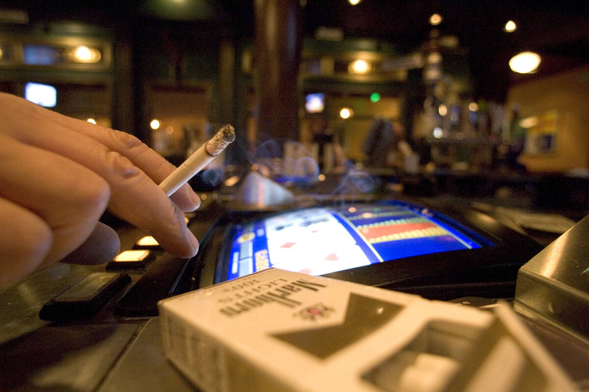 Larangan merokok Nevada di kasino mungkin terlalu panas untuk didiskusikan