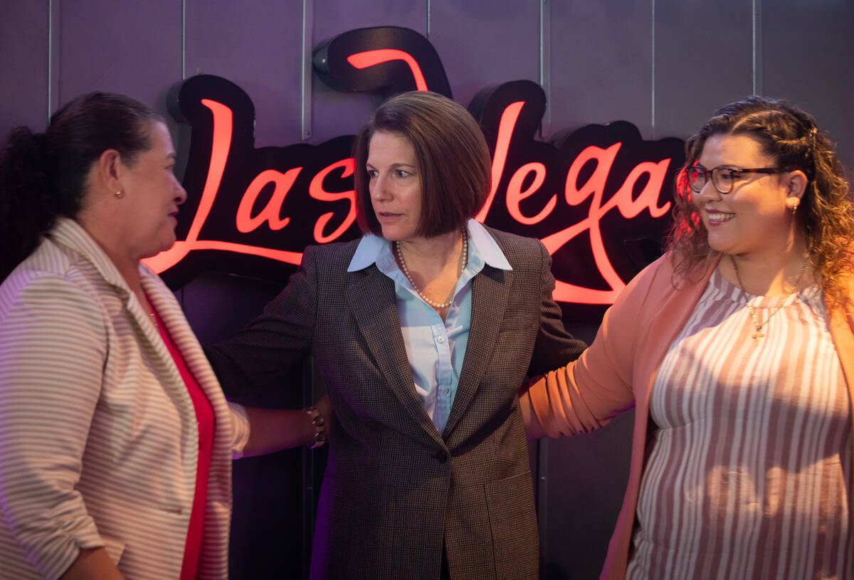 Anggota keluarga Adam Laxalt mendukung Catherine Cortez Masto untuk Senat AS